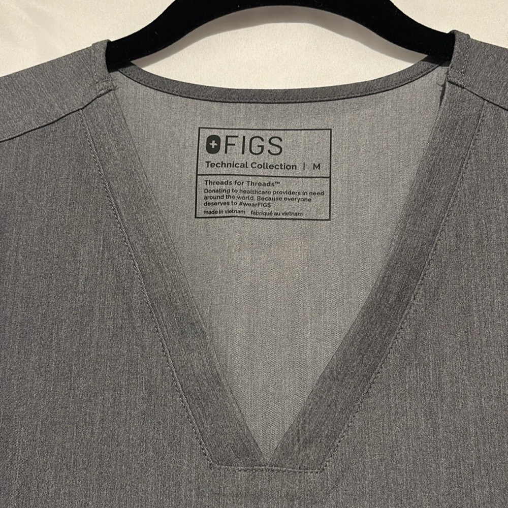 Figs Casma Three-Pocket Scrub Top women’s - Picture 3 of 9